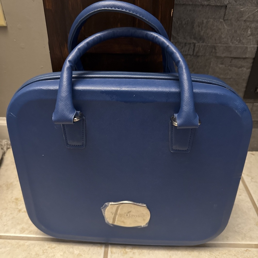 Young Living Essential Oils -Blue Zip Bag Hard Case Handles 44 Slots